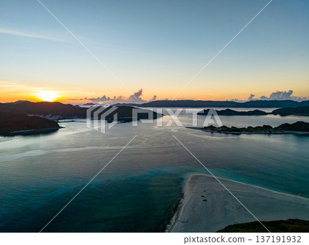 Drone photography of the Kerama Islands at dawn. Kabi Island, Agenashiki Island, Zamami Island, and others. Shimajiri District, Okinawa Prefecture - 2025 137191932