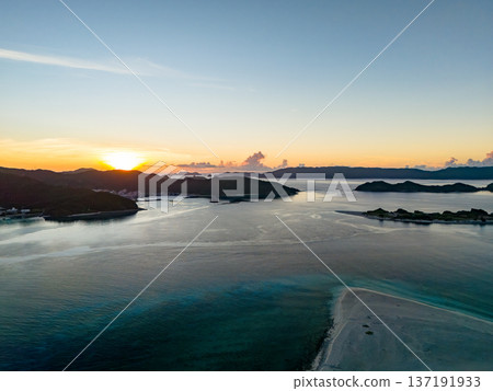 Drone photography of the Kerama Islands at dawn. Kabi Island, Agenashiki Island, Zamami Island, and others. Shimajiri District, Okinawa Prefecture - 2025 Drone photography of the Kerama Islands at dawn. Kabi Island, Agenashiki Island, Zamami Island, and others. Shimajiri District, Okinawa Prefecture - 2025 137191933