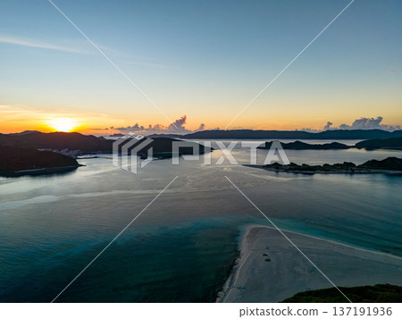 Drone photography of the Kerama Islands at dawn. Kabi Island, Agenashiki Island, Zamami Island, and others. Shimajiri District, Okinawa Prefecture - 2025 Drone photography of the Kerama Islands at dawn. Kabi Island, Agenashiki Island, Zamami Island, and others. Shimajiri District, Okinawa Prefecture - 2025 137191936