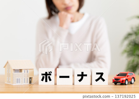 一位中年婦女擔心獎金堵塞 一位中年婦女擔心獎金堵塞 137192025