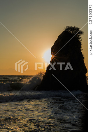 Evening view of Tateishi Beach in Yokosuka City 137193573