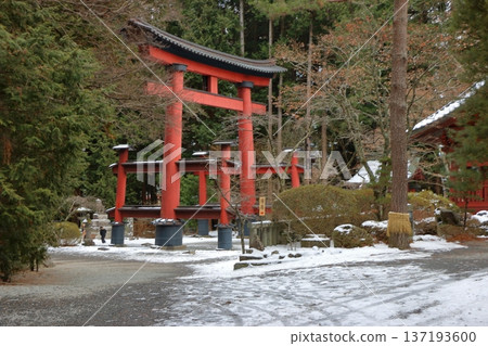 Fuji Otorii gate, mon, torii, at the Kitaguchi Hongu Fuji Sengen Jinja, shrine, on a snowy winter day in Fujiyoshida in Japan. The original gateway to the path to climb Mt. Fuji Fuji Otorii gate, mon, torii, at the Kitaguchi Hongu Fuji Sengen Jinja, shrine, on a snowy winter day in Fujiyoshida in Japan. The original gateway to the path to climb Mt. Fuji 137193600
