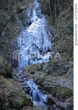 Freezing of waterfall Freezing of waterfall 137193644