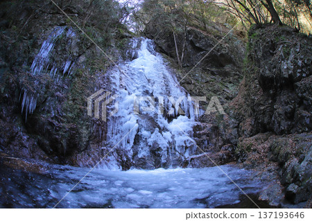 Frozen waterfall photographed with a fisheye lens Frozen waterfall photographed with a fisheye lens 137193646