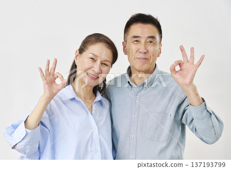 Senior couple making an OK sign Senior couple making an OK sign 137193799
