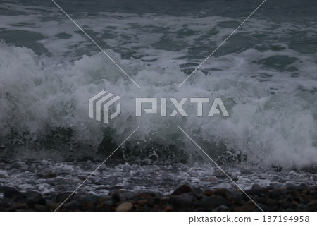 波浪之滴 137194958