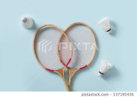 Symmetrical badminton rackets and shuttlecocks flat lay 137195436
