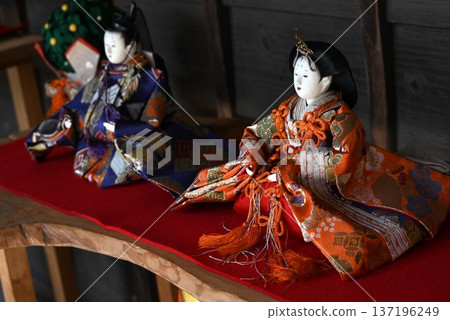 Chicken decoration 137196249