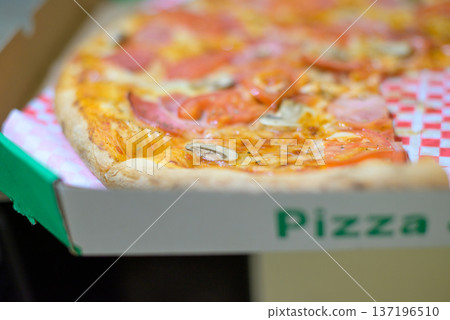 Close-up pizza in open takeout delivery box Close-up pizza in open takeout delivery box 137196510