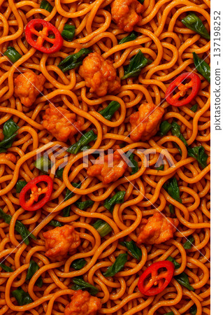 炒麵的口感鮮美，加入了辣椒和其他配料，令人食慾大增。 137198252