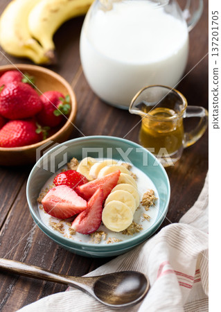 穀片麥片配上水果 137201705