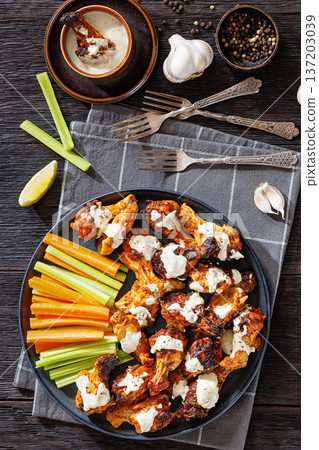 alabama white sauce chicken wings with vegetables 137203039