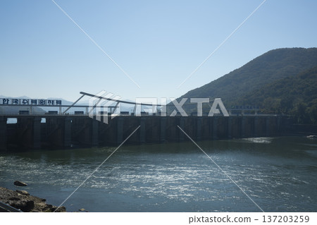 Han River bike path 137203259