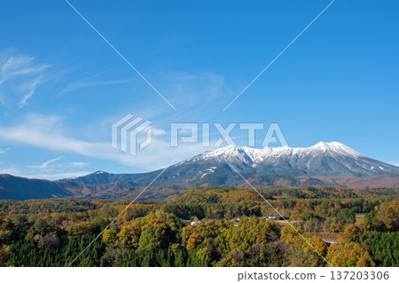 Snow-capped Mt. Ontake and Kaida Kogen in full bloom of autumn leaves seen from Mt. Ontake observatory under fine weather 137203306