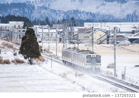 [Yamagata Line] Local train heading to Takahata Station 137203321
