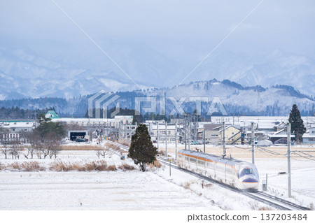 [Yamagata Line] Shinkansen Tsubasa heading to Takahata Station 137203484