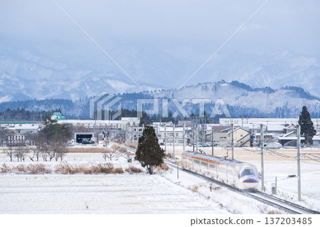 [Yamagata Line] Shinkansen Tsubasa heading to Takahata Station 137203485