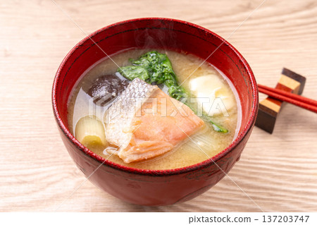 石灸鮭魚湯 137203747