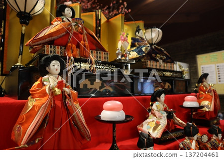 Japanese tradition/Beautiful Hina dolls Japanese tradition/Beautiful Hina dolls 137204461