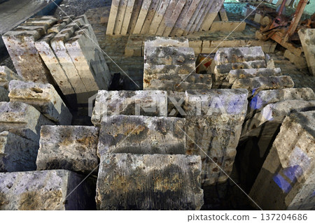 Rugged blocks of Oya stone piled up in an underground mine 137204686