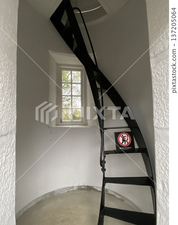 The spiral staircase of Okunoshima Lighthouse | The beautiful curves inside the lighthouse, built in the Meiji era 137205064