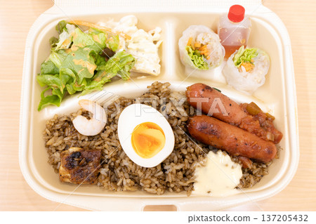 美味的nasi goren午餐 137205432