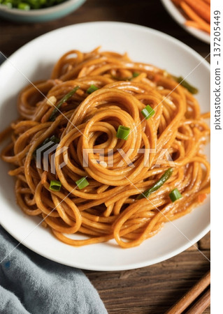 盘中美味面条特写 137205449