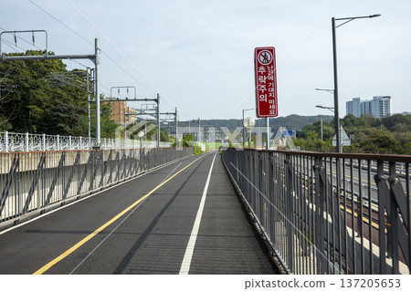 Han River bike path Han River bike path 137205653