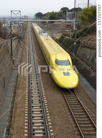 D. 黃色賽車穿越奧布市 137207397