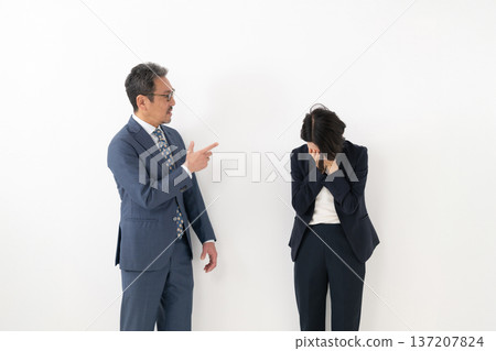 商人和女企業家 137207824