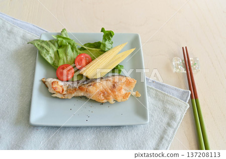Red sea bream meunière 137208113