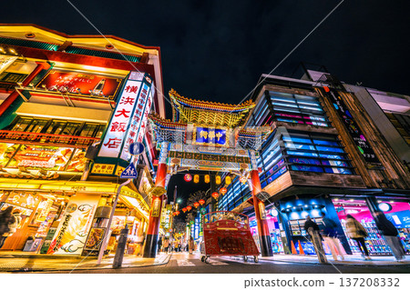 Yokohama cityscape in Japan, auspicious for the Chinese New Year. The transformation of Yokohama Chinatown. A capsule toy specialty store on the "right side" of the Chinatown Zenrinmon Gate. Yokohama cityscape in Japan, auspicious for the Chinese New Year. The transformation of Yokohama Chinatown. A capsule toy specialty store on the "right side" of the Chinatown Zenrinmon Gate. 137208332