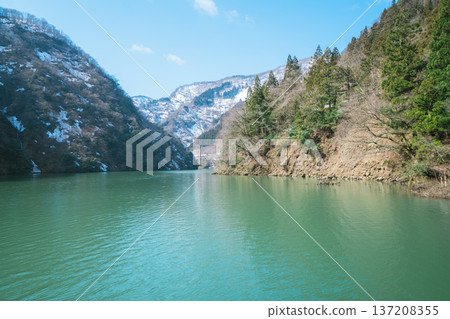 從莊川峽谷的觀光船上欣賞到的美麗景色 從莊川峽谷的觀光船上欣賞到的美麗景色 137208355
