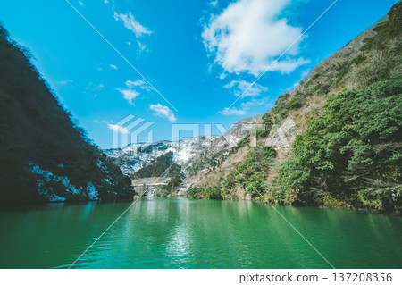 Beautiful scenery seen from a sightseeing boat at Shogawa Gorge Beautiful scenery seen from a sightseeing boat at Shogawa Gorge 137208356