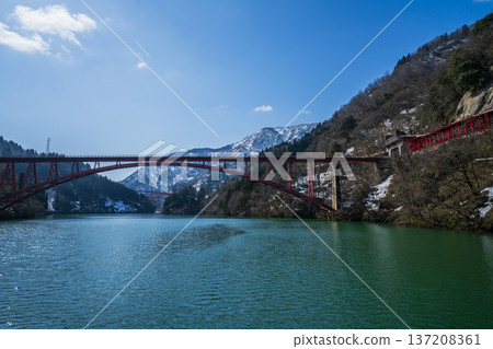 Beautiful scenery seen from a sightseeing boat at Shogawa Gorge Beautiful scenery seen from a sightseeing boat at Shogawa Gorge 137208361