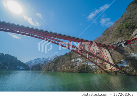 從莊川峽谷的觀光船上欣賞到的美麗景色 從莊川峽谷的觀光船上欣賞到的美麗景色 137208362