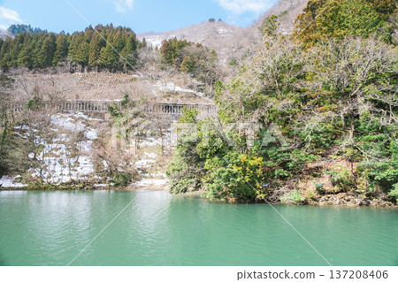 Beautiful scenery seen from a sightseeing boat at Shogawa Gorge Beautiful scenery seen from a sightseeing boat at Shogawa Gorge 137208406