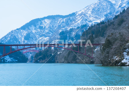 Beautiful scenery seen from a sightseeing boat at Shogawa Gorge Beautiful scenery seen from a sightseeing boat at Shogawa Gorge 137208407