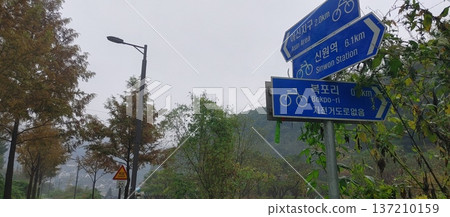 Han River bike path 137210159