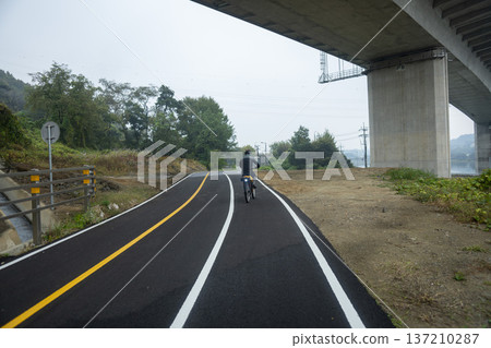 Han River bike path Han River bike path 137210287