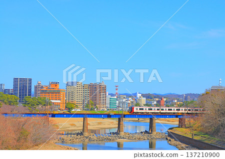 Okazaki City, Aichi Prefecture, scenery of the townscape of Okazaki City and Meitetsu train 137210900