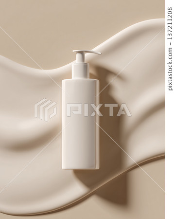 米色絲綢背景上的按壓式護膚品瓶，極簡主義化妝品模型 137211208