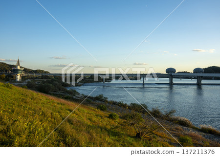 Han River bike path 137211376