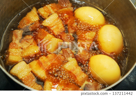 Braised pork cubes and boiled eggs simmered in a pot Braised pork cubes and boiled eggs simmered in a pot 137211442