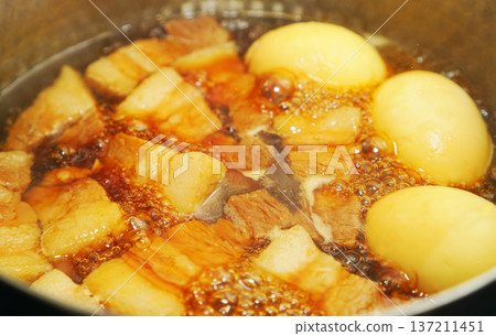 Braised pork cubes and boiled eggs simmered in a pot Braised pork cubes and boiled eggs simmered in a pot 137211451