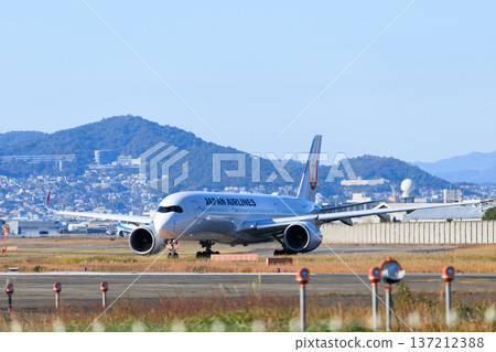 Aircraft taking off from the runway at Osaka International Airport (Itami Airport) 137212388