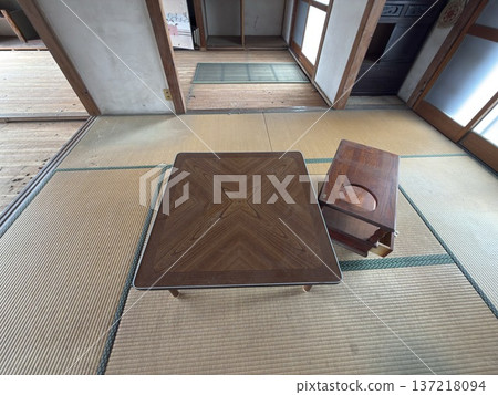 House demolition site, low table in an old house room 137218094
