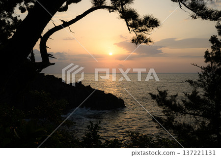 Sunrise at Jogasaki Coast - Scenery at dawn Sunrise at Jogasaki Coast - Scenery at dawn 137221131