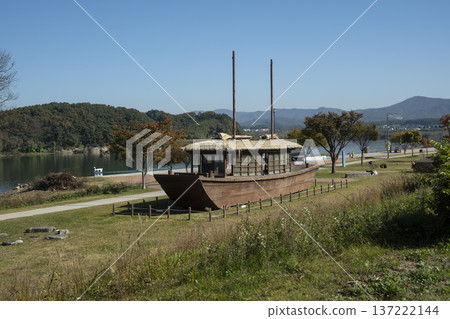 Han River bike path 137222144