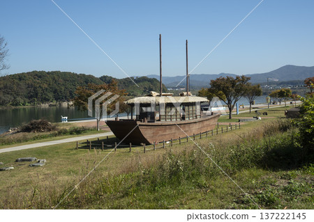 Han River bike path 137222145